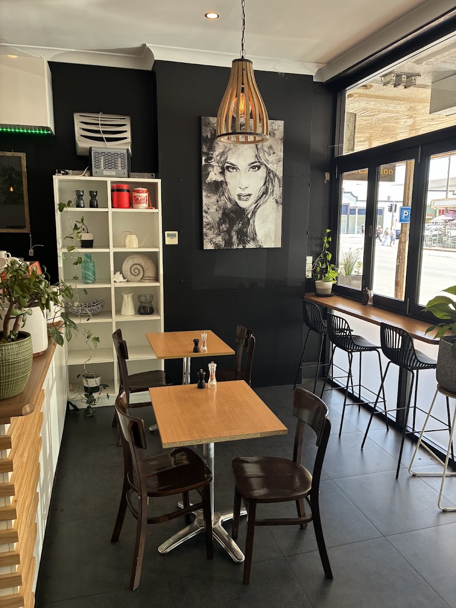 Table 451 Eat + Drink